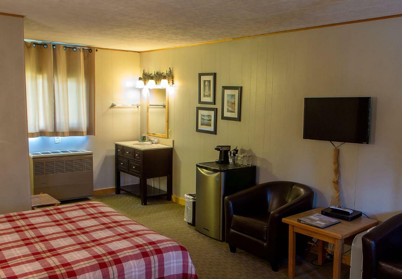 High Country Motel And Cabins Cooke City Exterior photo