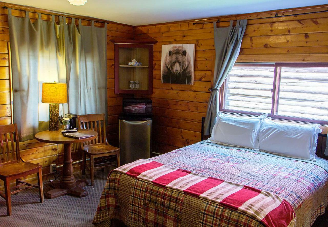 High Country Motel And Cabins Cooke City Exterior photo