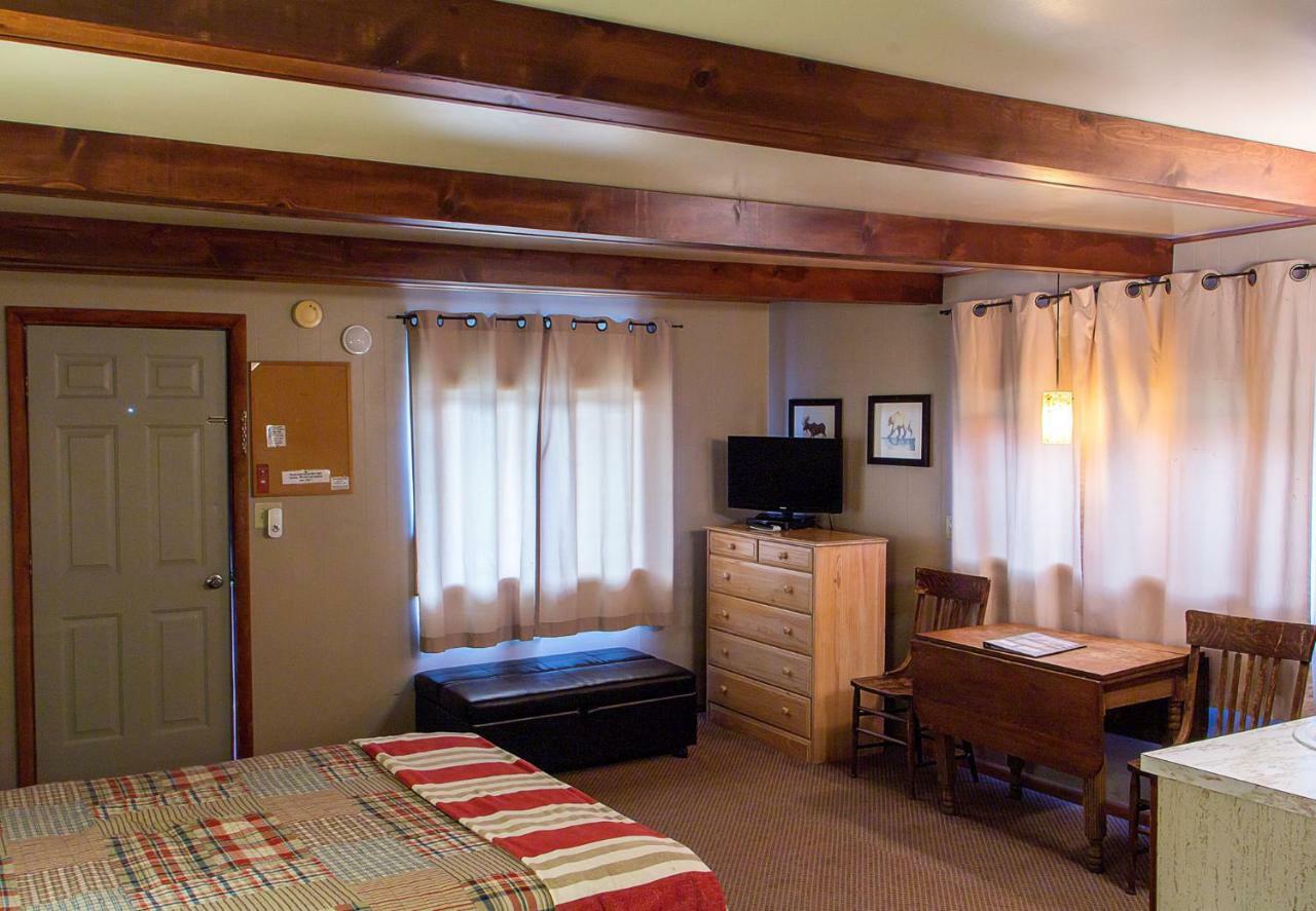 High Country Motel And Cabins Cooke City Exterior photo